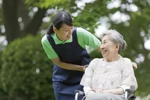 养老机构实行封闭式管理 为老年人织密疫情防控网