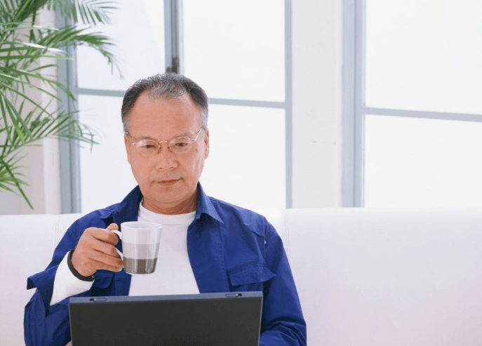 老年养生，静养比运动更长寿吗？提醒：这样做更好
