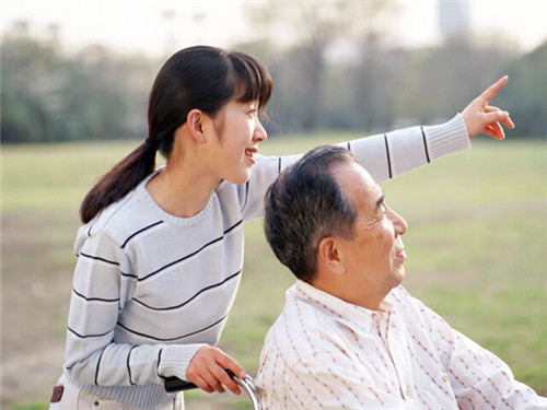 老年人腰背痛可能是骨折了，65岁以上女性患病率近4成!