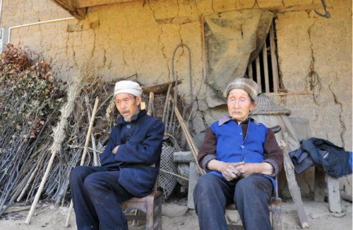 农村老年人，谁来扶一把？