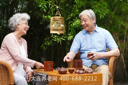 在家养老与养老院到底哪个好？其实各有利弊