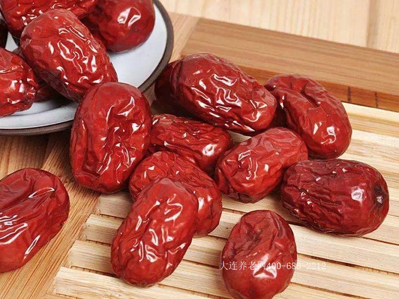 为什么老人不吃零食？那是因为没吃对，多吃这几种零食对老人有好处！