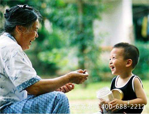 一种新型不孝正在流行，很多老人因此寒心，年轻子女却理所当然