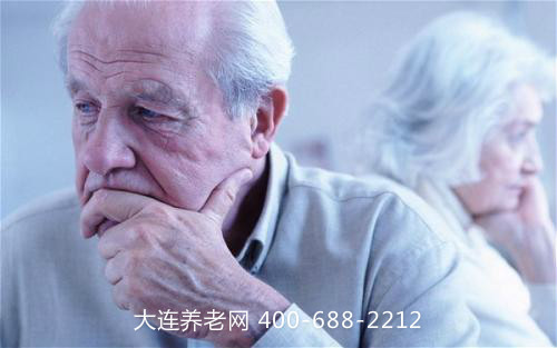 为什么很多老年夫妻会分床睡？看完你就明白了