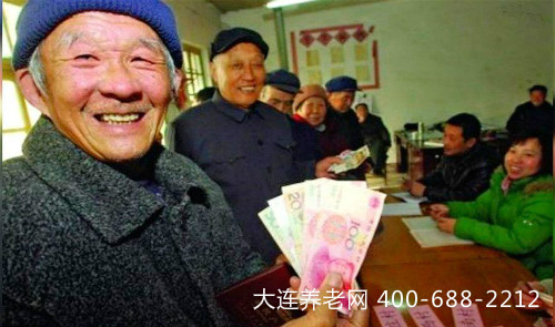 农村老年人发钱了？最多领1万，您领了吗？