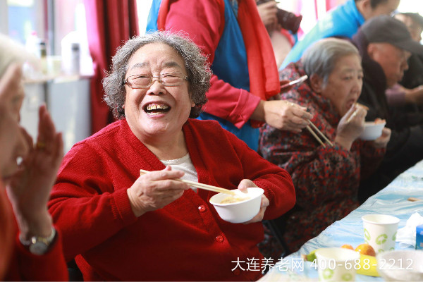 长寿老人心理优势解读，健康三趣易于老人长寿
