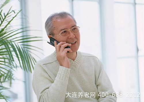 无论多忙，记得给父母打个电话