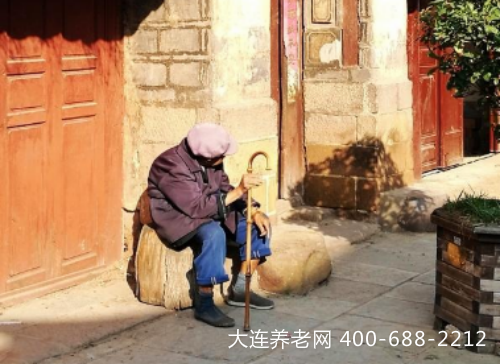 老年人怎么晒太阳好 ？早晒脚午晒头