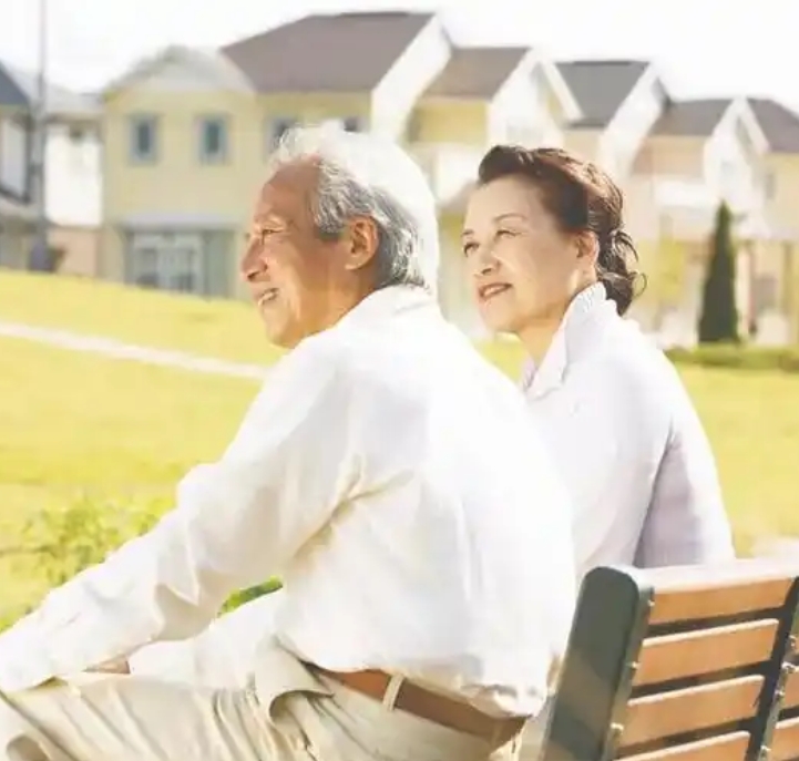 如何判断老人是否适合入住养老院？