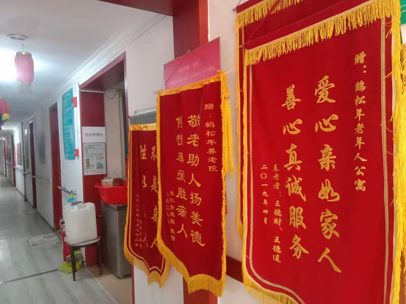 父亲脑梗后我跑了8家养老院，最后选了这家带康复中心的