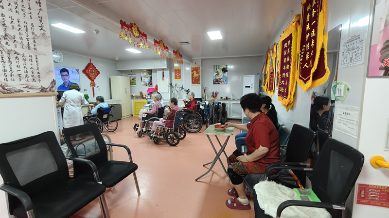 大连老人住养老院适应期要多久？资深护工说多数子女都做错了
